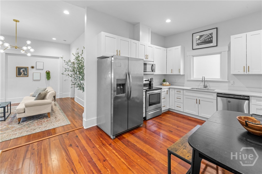 906 E Park Avenue Property Photo 10