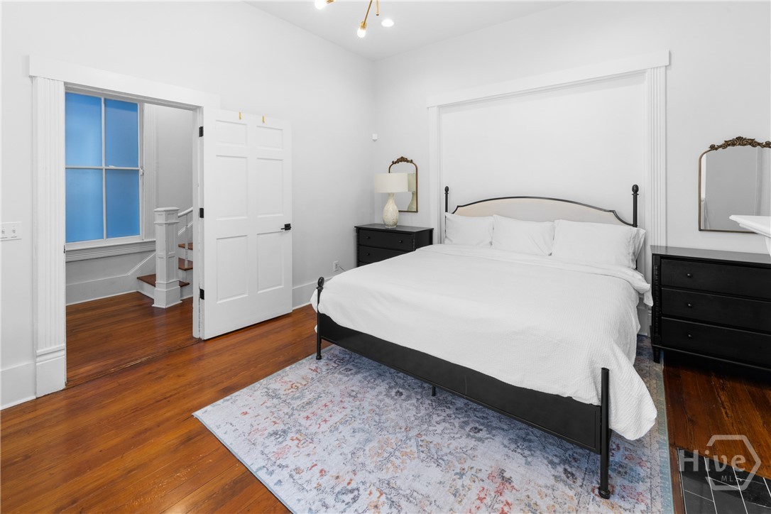 906 E Park Avenue Property Photo 17
