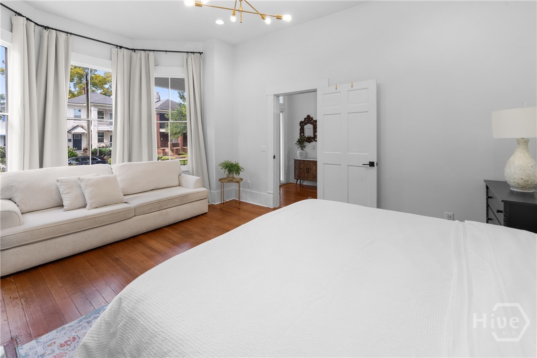 906 E Park Avenue Property Photo 18