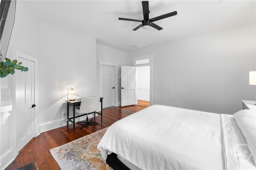906 E Park Avenue Property Photo 23