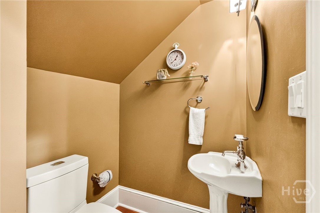 525 E Broughton Street Property Photo 23