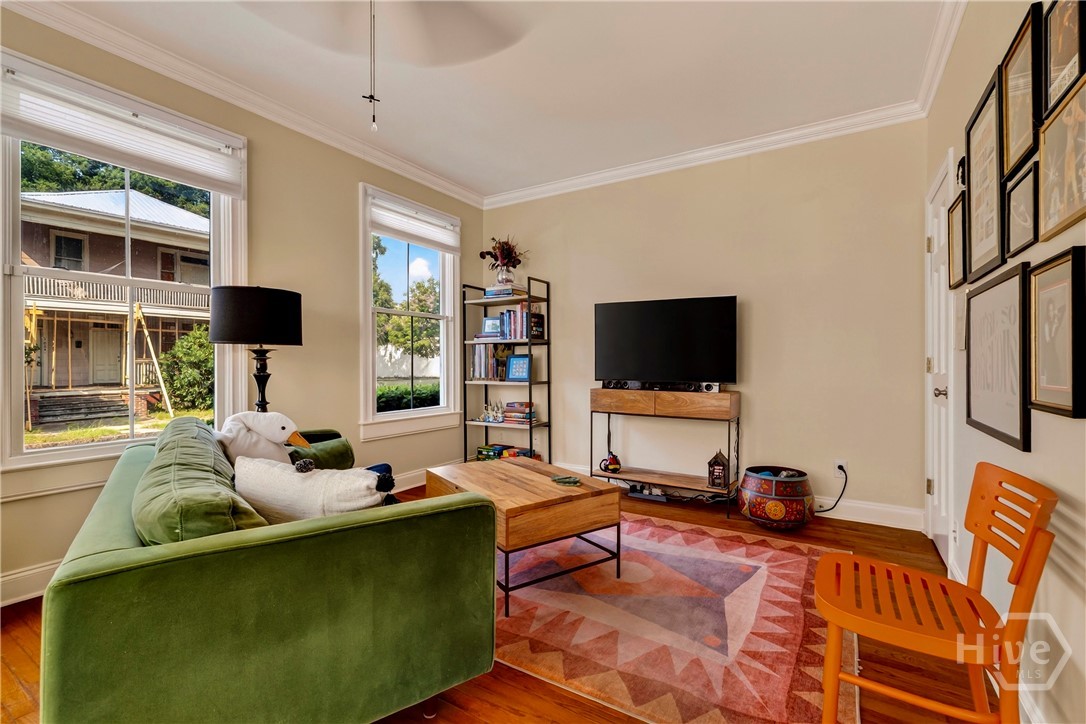 105 W 31st Street Property Photo 8
