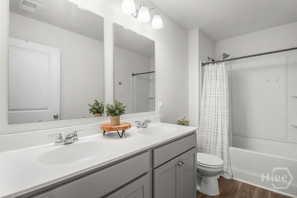 110 Cole Street Property Photo 53