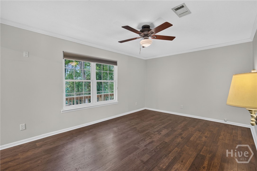 901 Queens Court Property Photo 33