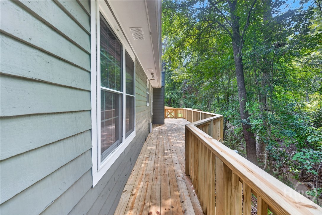 901 Queens Court Property Photo 34