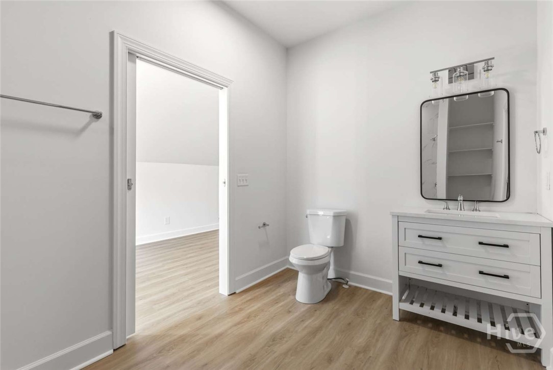691 Kings Road Property Photo 32