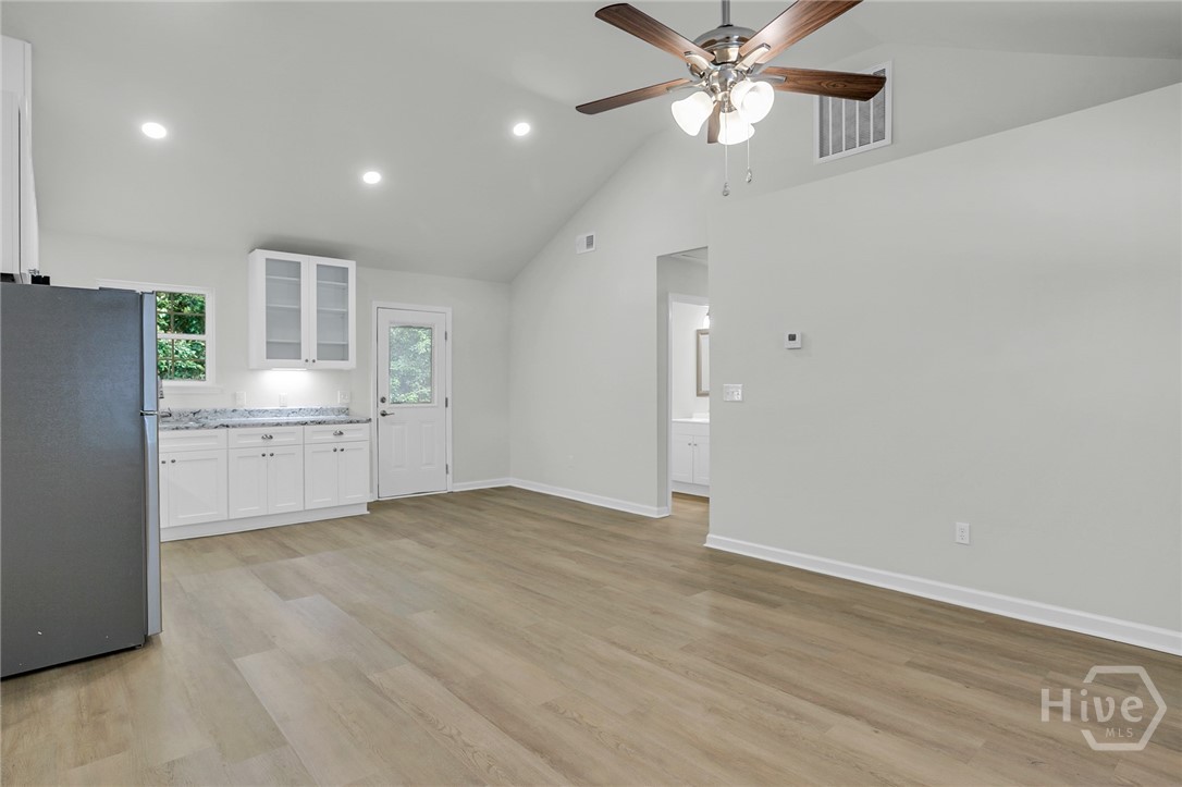 2108 California Avenue Property Photo 4