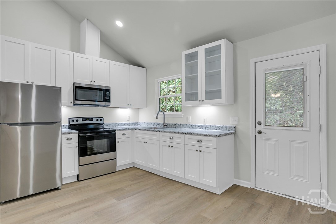 2108 California Avenue Property Photo 6