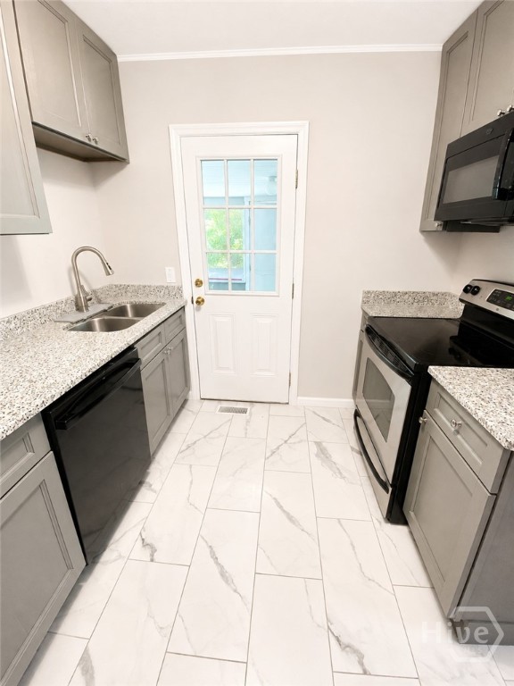 2219 E 40th Street Property Photo 5