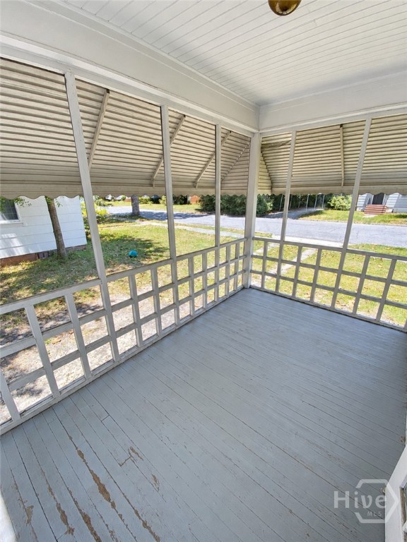 2219 E 40th Street Property Photo 8