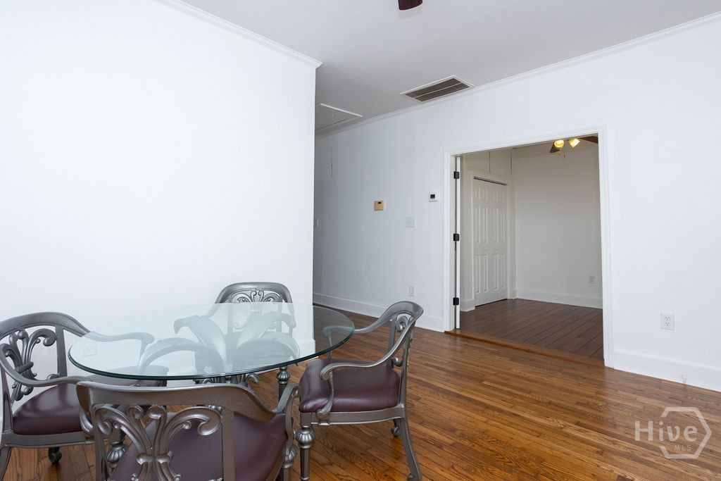 1106 E Broad Street Property Photo 9