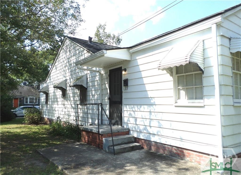 2302 E 40th Street B Property Photo 1