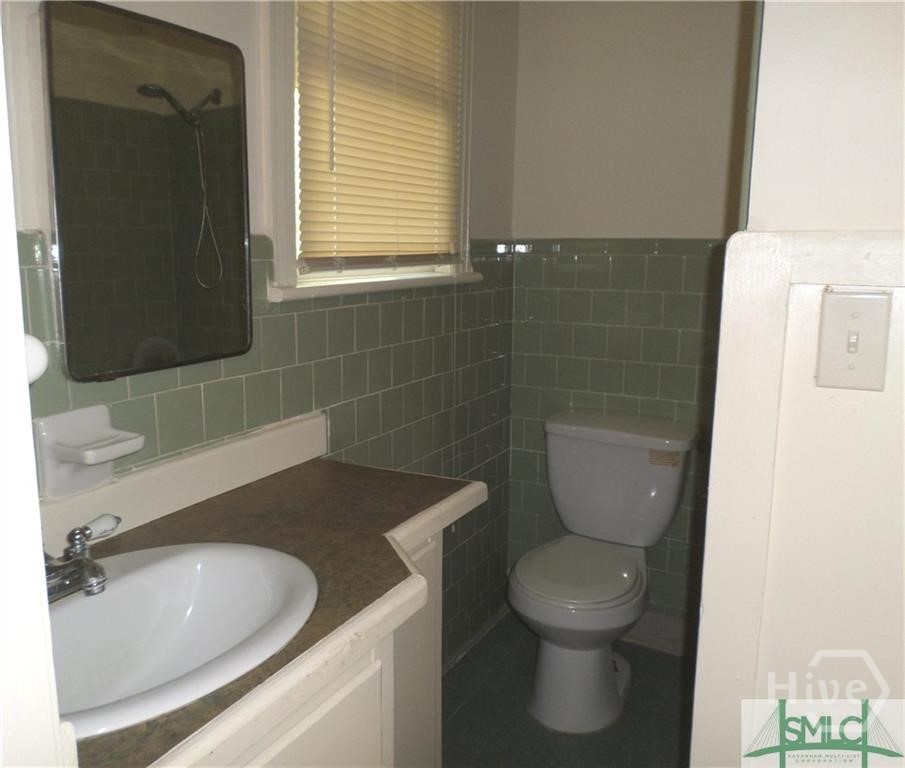 2302 E 40th Street B Property Photo 7