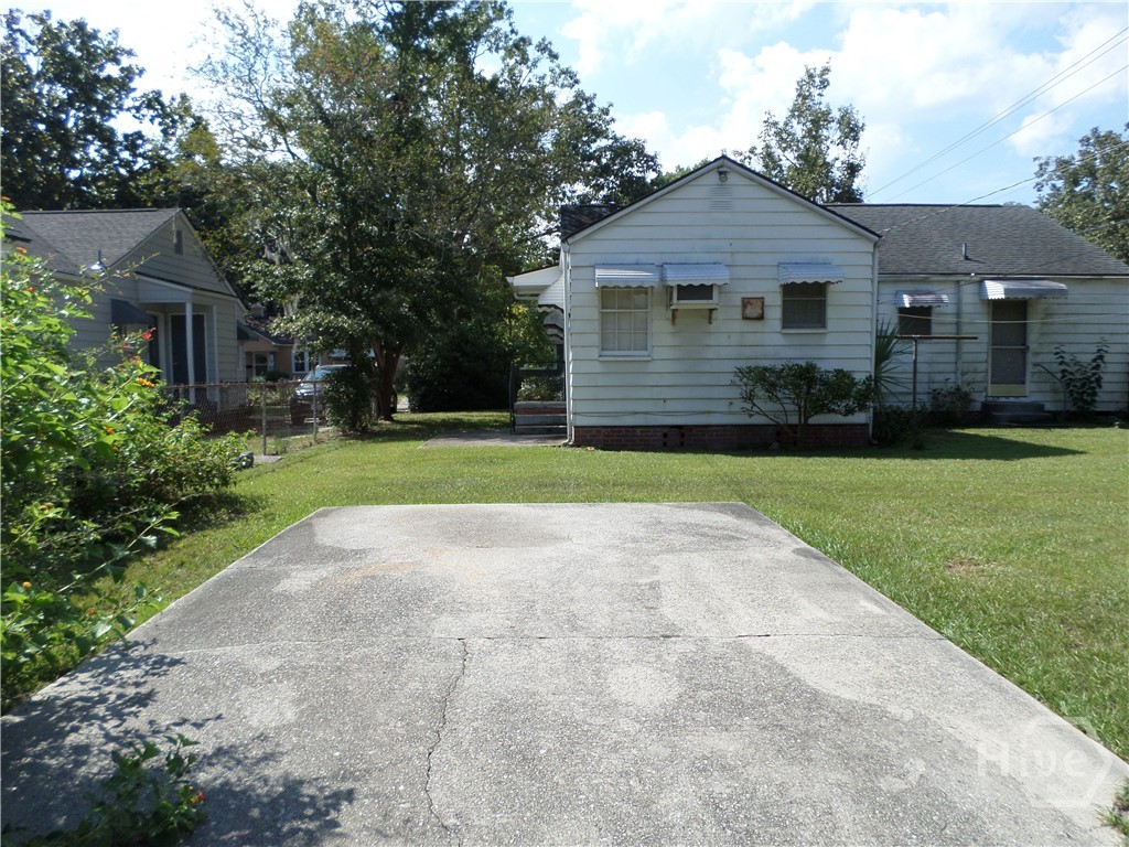 2302 E 40th Street B Property Photo 9