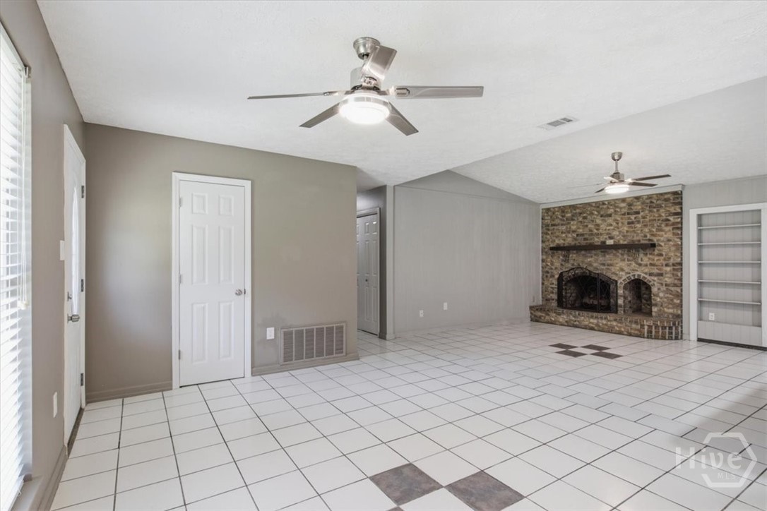 601 Leaning Oaks Drive Property Photo 6