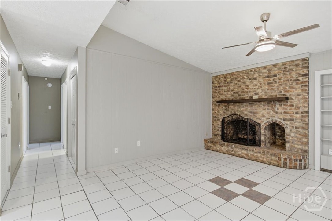 601 Leaning Oaks Drive Property Photo 7