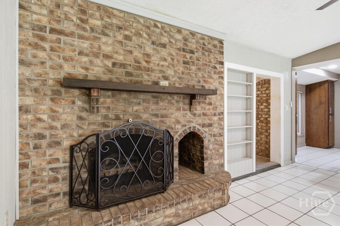 601 Leaning Oaks Drive Property Photo 8