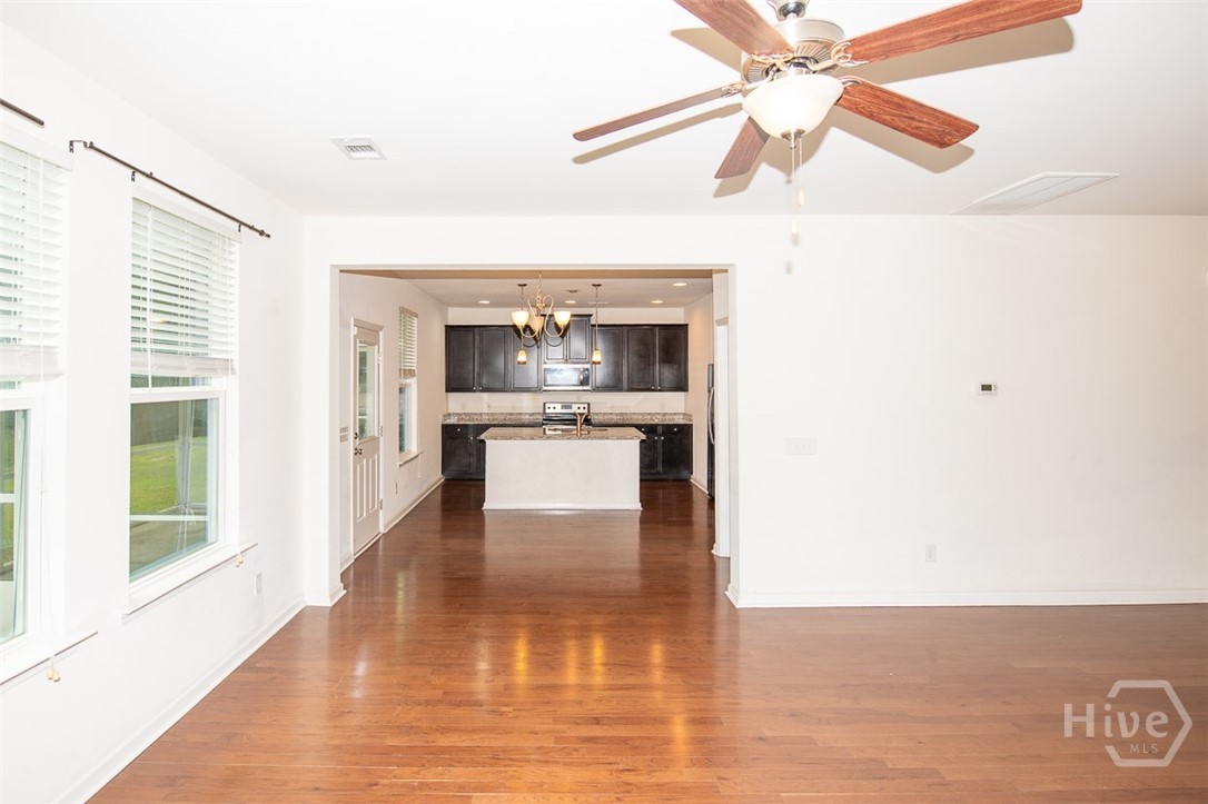 376 Southwilde Way Property Photo 14