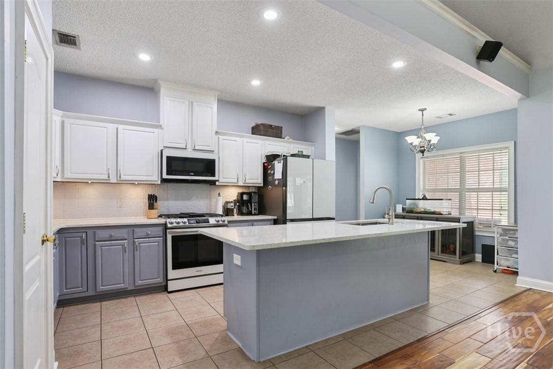 140 Jamestown Drive Property Photo 10