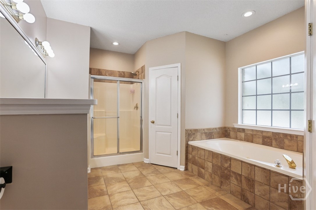 140 Jamestown Drive Property Photo 19
