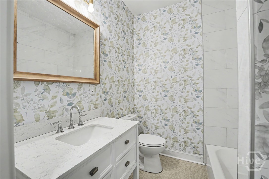 1124 E 37th Street Property Photo 14
