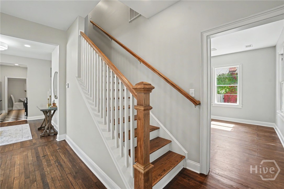 1124 E 37th Street Property Photo 18