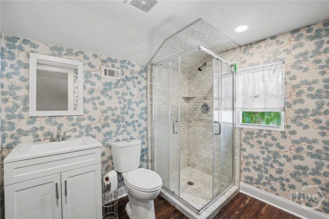 1124 E 37th Street Property Photo 21