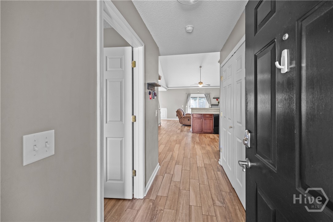 8 Rainier Lane Property Photo 4