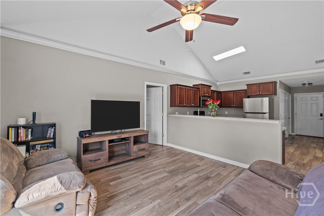 8 Rainier Lane Property Photo 5