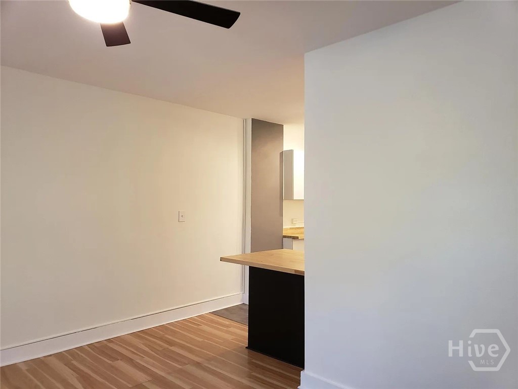 732 E Henry Street Property Photo 4