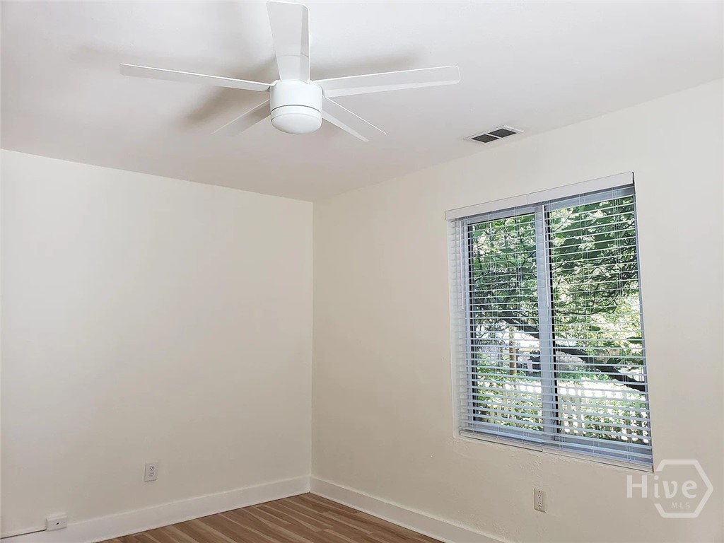 732 E Henry Street Property Photo 9