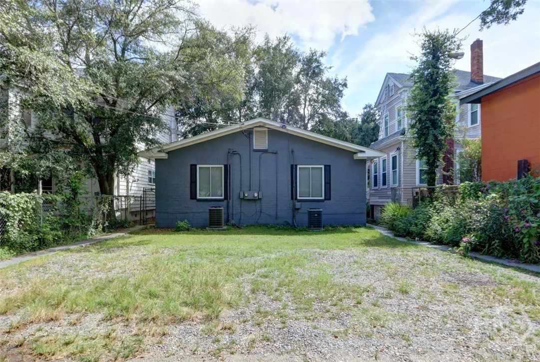 732 E Henry Street Property Photo 11