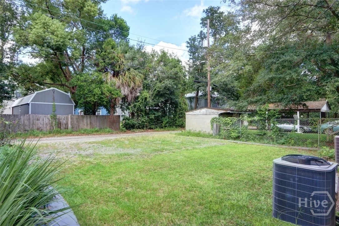 732 E Henry Street Property Photo 12