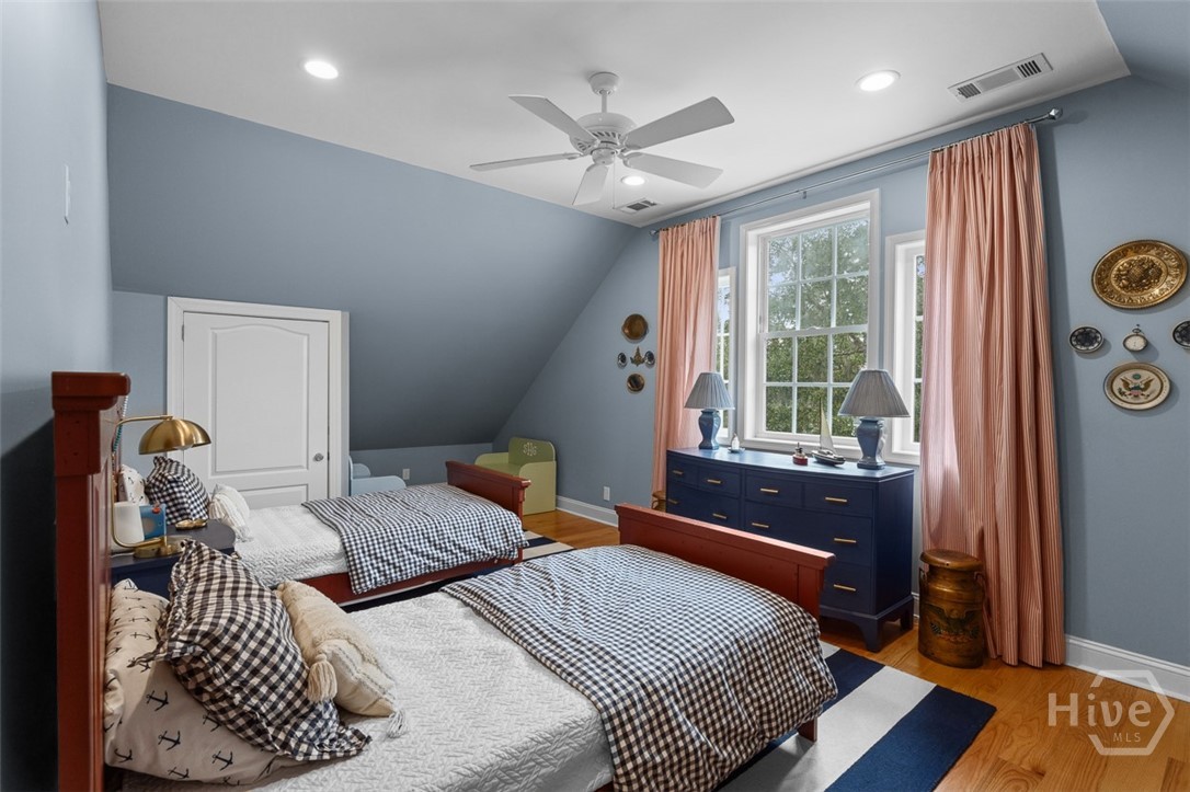 2 Lightenstone Court Property Photo 24