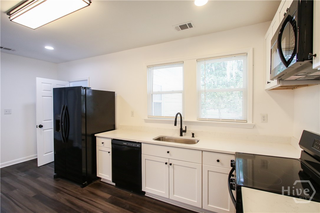 1904 E 51 Street Property Photo 6