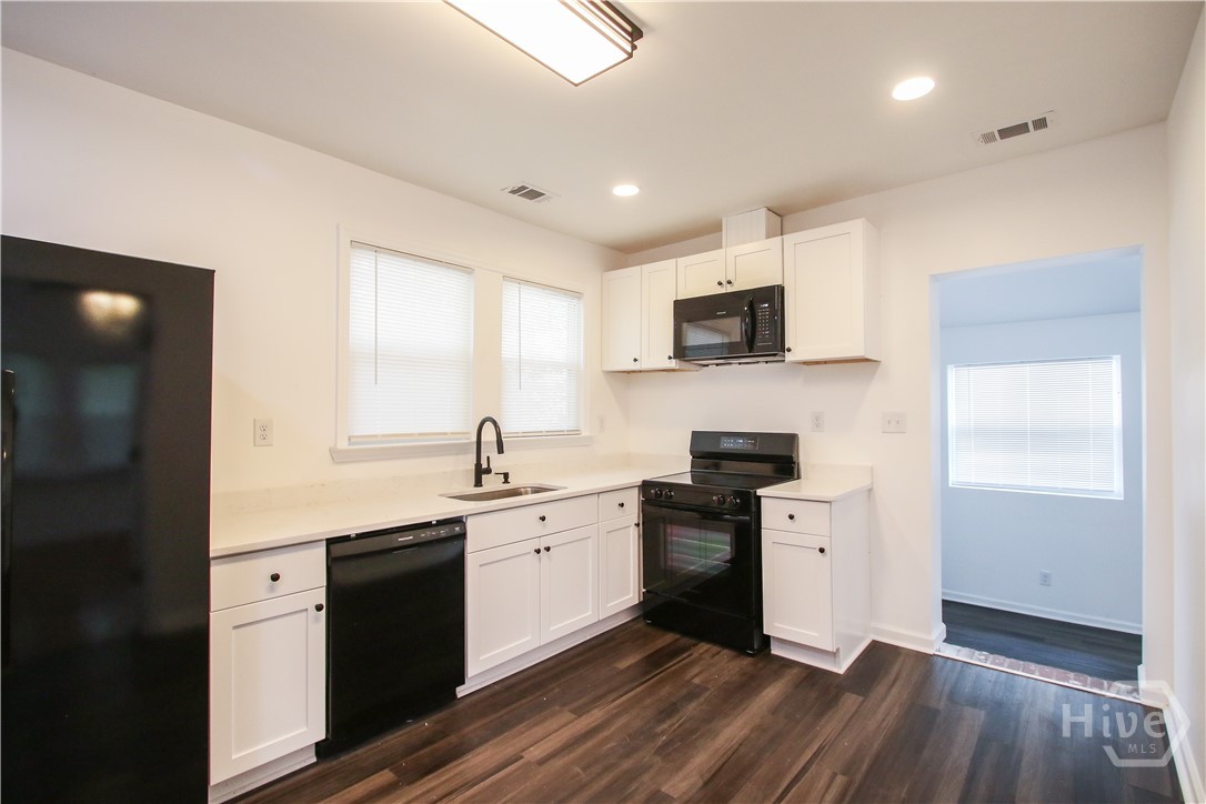 1904 E 51 Street Property Photo 7