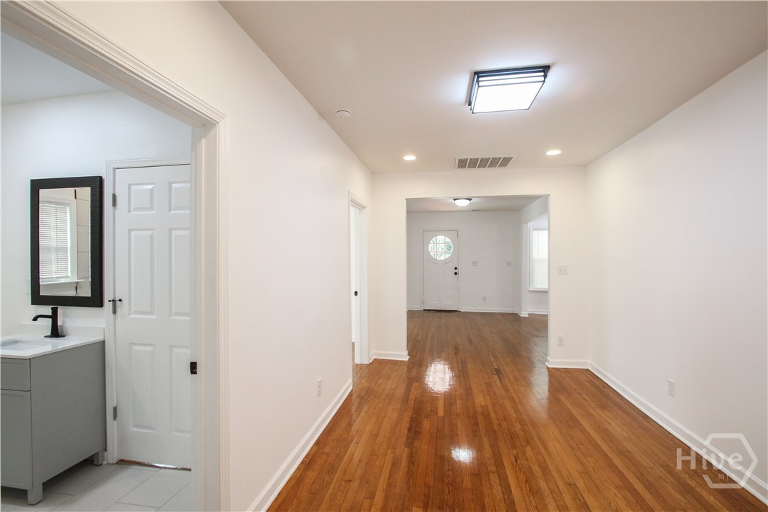 1904 E 51 Street Property Photo 16
