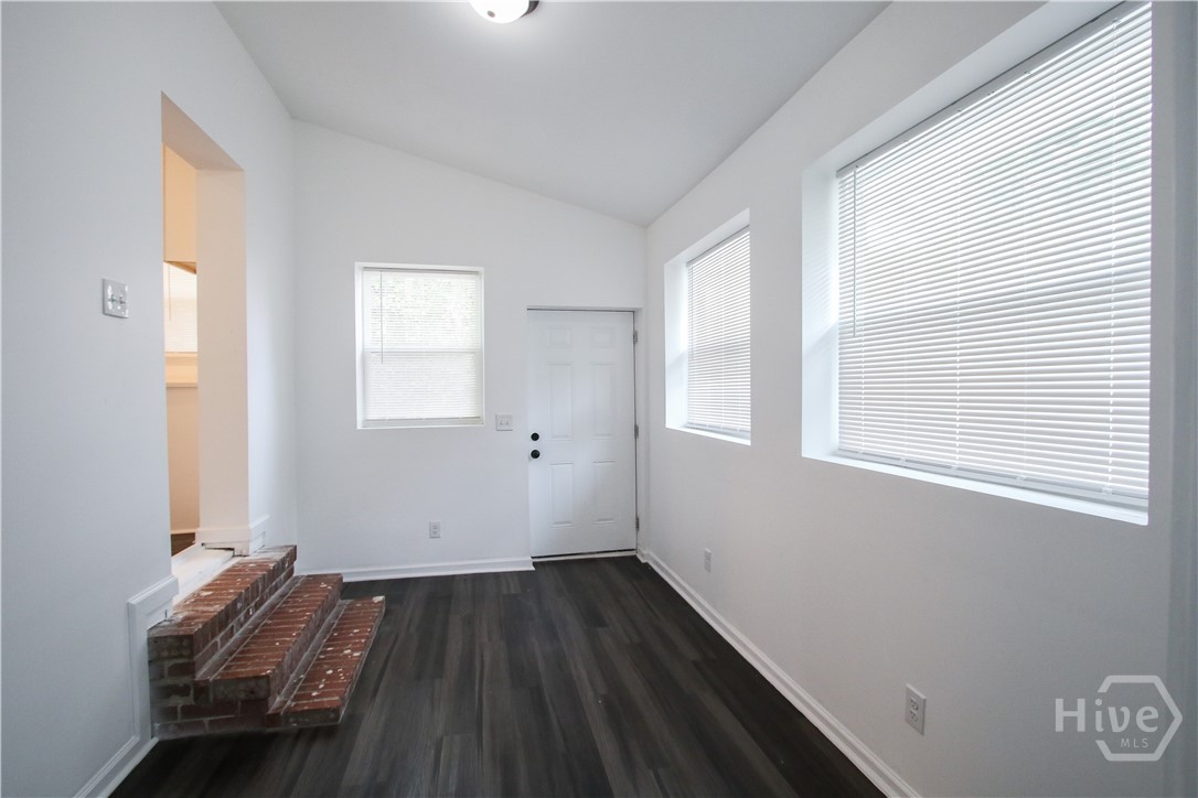 1904 E 51 Street Property Photo 18