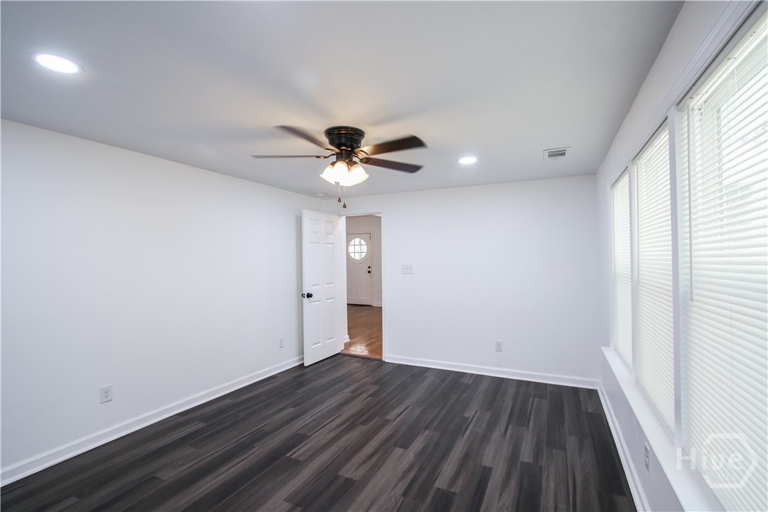 1904 E 51 Street Property Photo 19