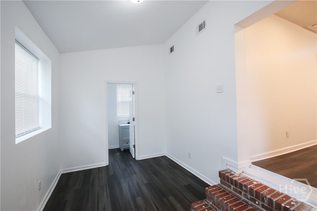 1904 E 51 Street Property Photo 22