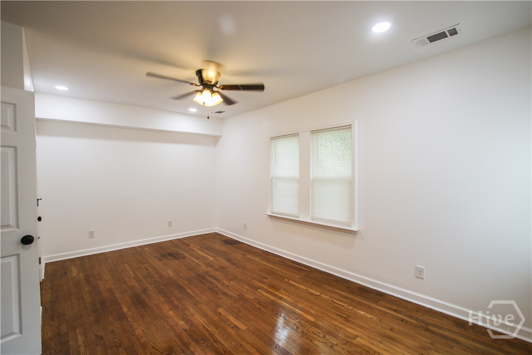 1904 E 51 Street Property Photo 28