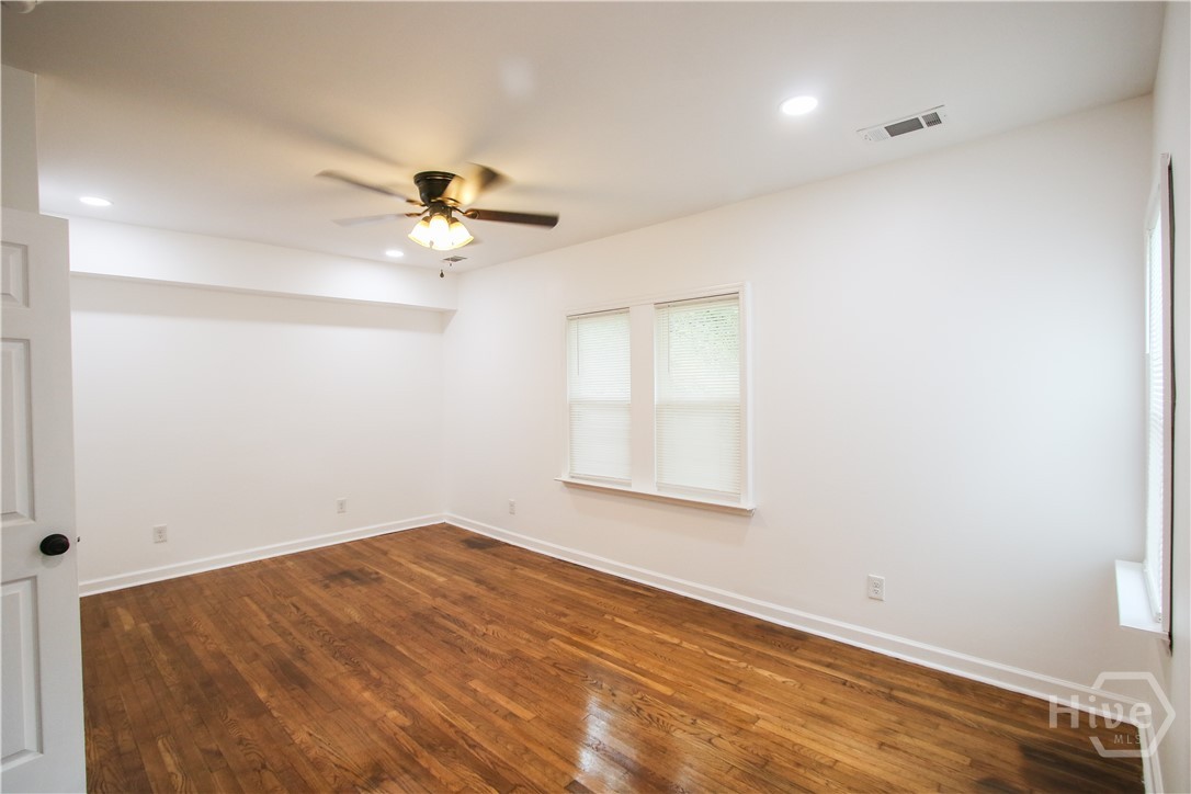 1904 E 51 Street Property Photo 29