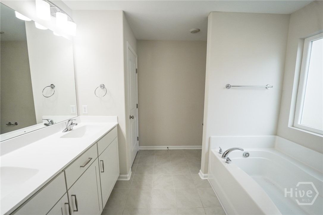 66 Swallow Tail Circle Property Photo 14