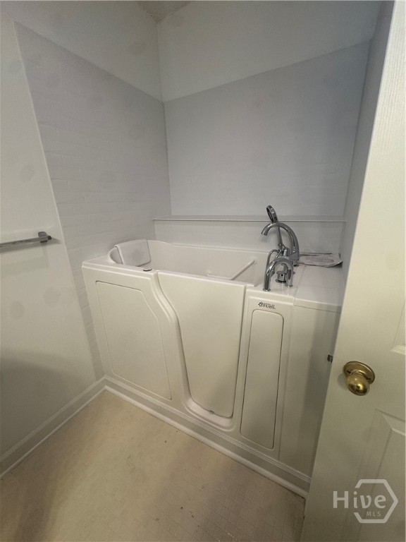 5 Kingslan Court Property Photo 2