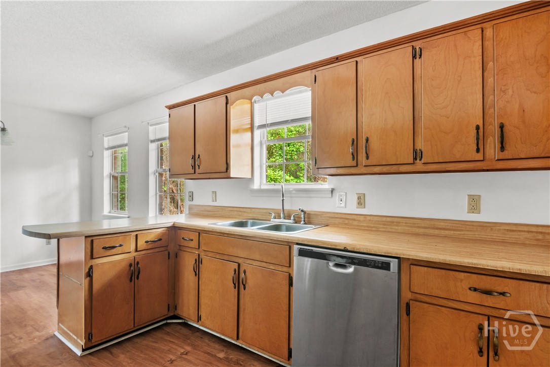 85 Waters Avenue Property Photo 8