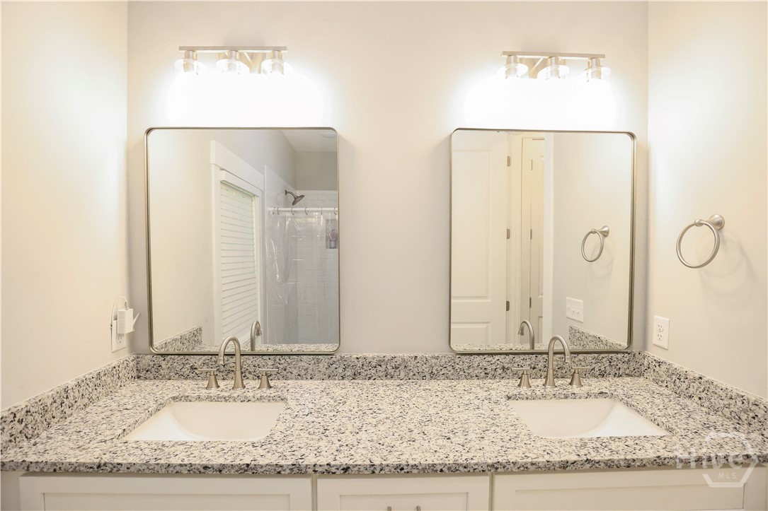 417 W 32nd Street Property Photo 18