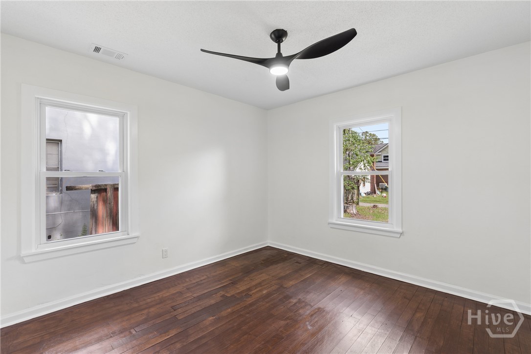 1106 E 53rd Street Property Photo 14
