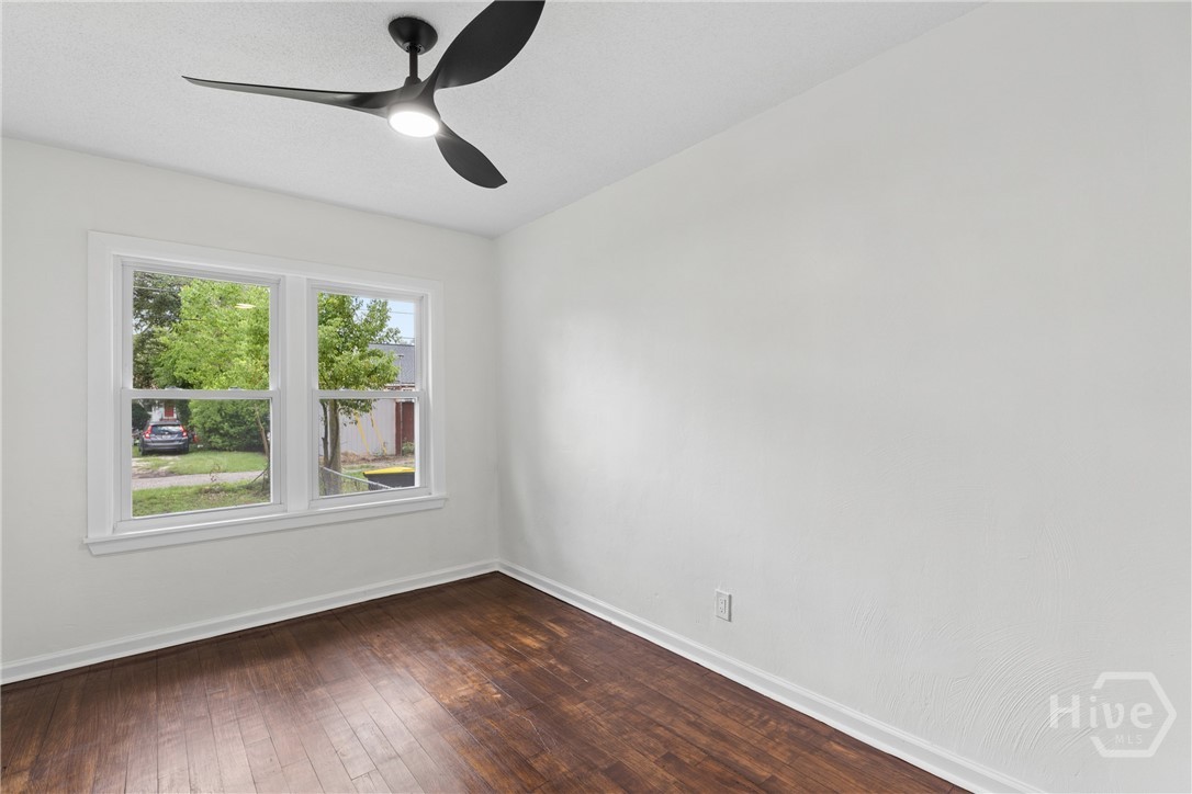 1106 E 53rd Street Property Photo 17