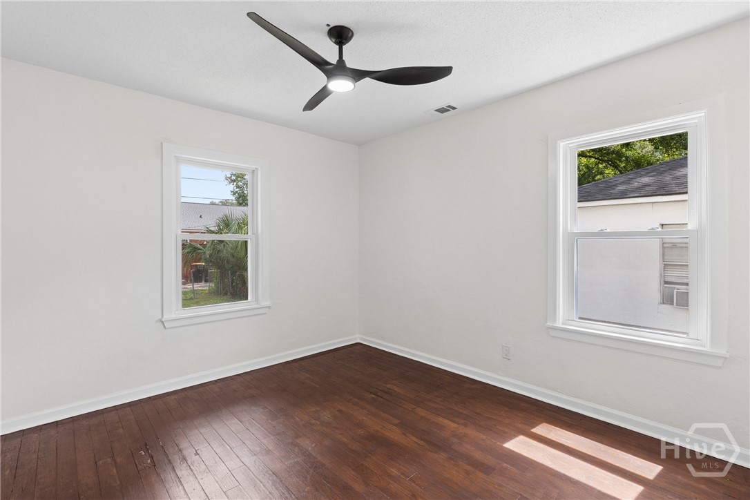 1106 E 53rd Street Property Photo 28