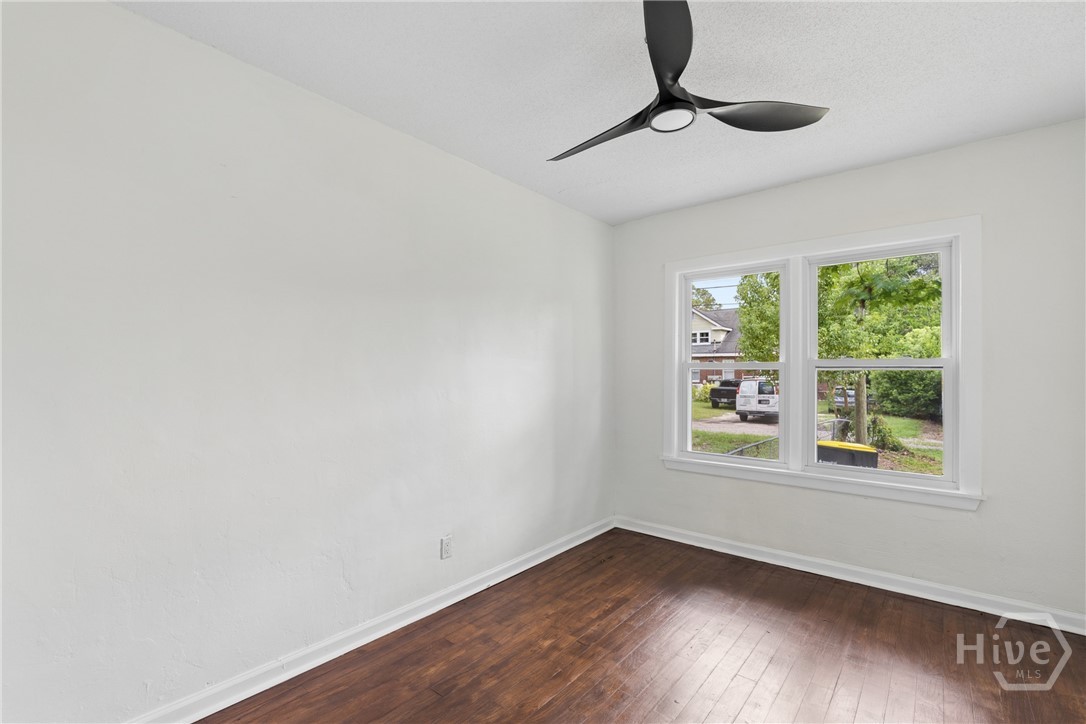 1106 E 53rd Street Property Photo 31